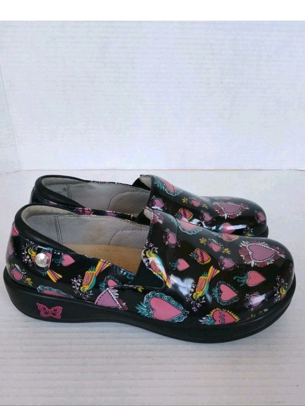 Alegria Patent Leather Clogs Women's size 37 US 7-7.5 Black with Hearts